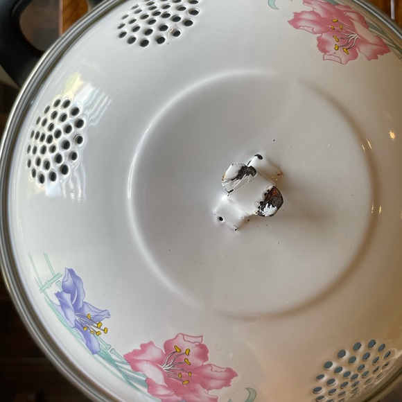 Kobe Enamelware Pedestal Floral Colander Strainer - Picture 2 of 4